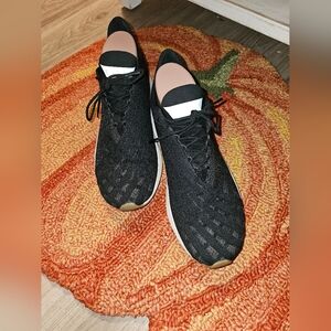 SAYSH ONE Beautiful Black Athletics 9.5 EXCELLENT PRE-OWNED!